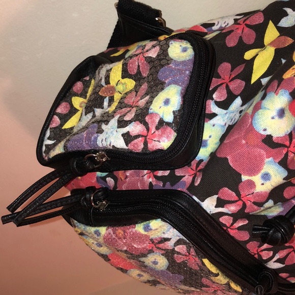 backpack - Picture 3 of 5